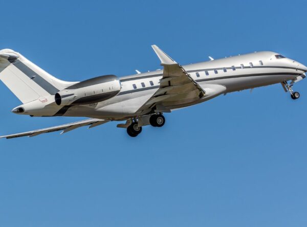 rent a bombardier global 6000 from Mykonos to Dubai