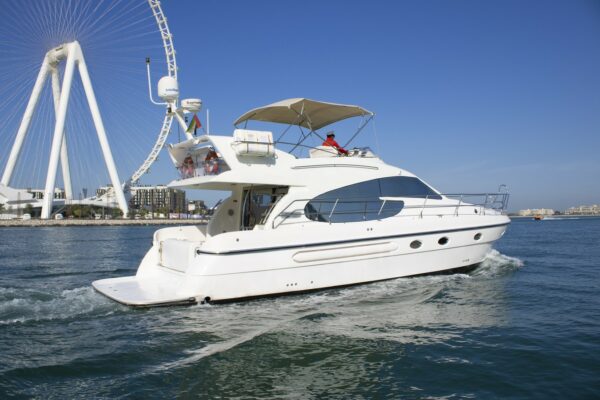 rental of a yacht in Dubai