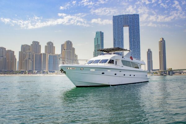 Dubai yacht rental