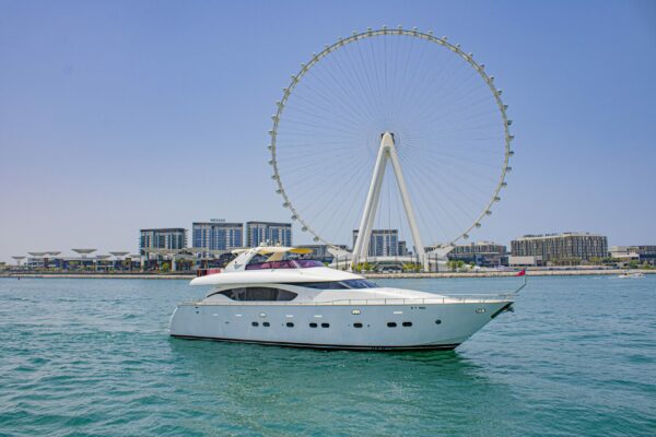 rental of a yacht in Dubai