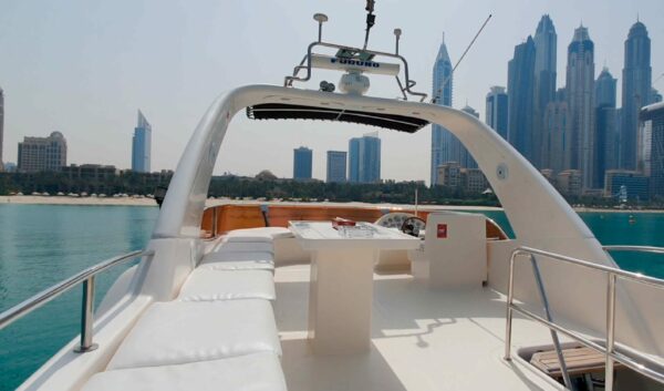 charter of a yacht in Dubai